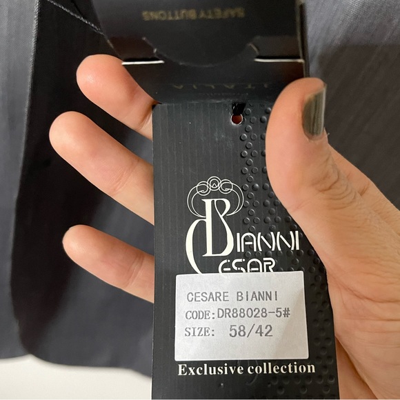 NWT mens grey suit 58/42 Euro.  Husband tried it on more like a big 44/small 46 - Picture 7 of 16